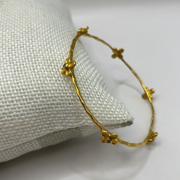 Gold Tone Flower Bangle Bracelet Lightweight with Rhinestones Petite Stackable - Picture 4 of 6